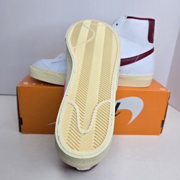 Nike Blazer Mid '77 SE Team Red Size 10 Women - Picture 3 of 8